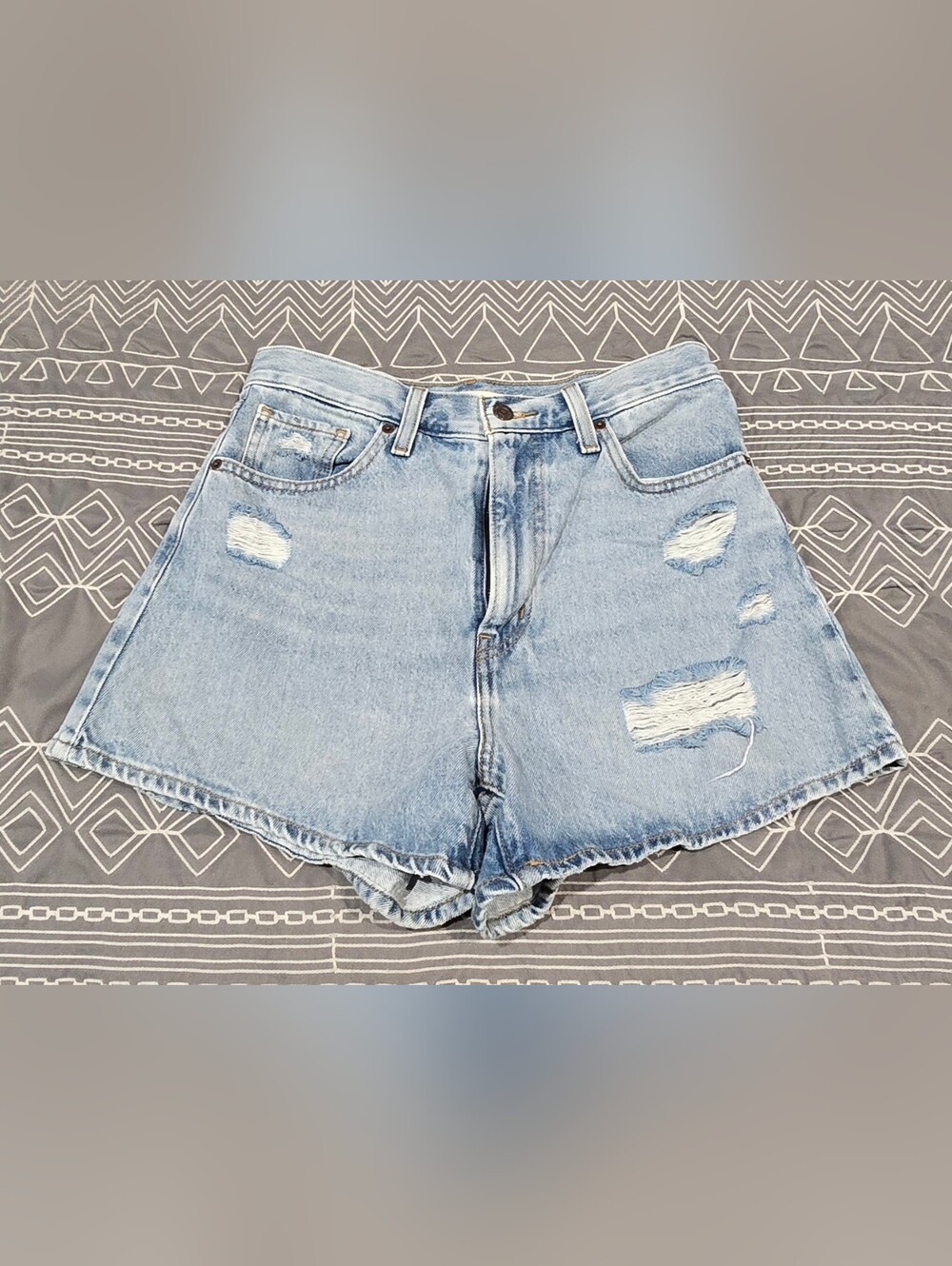 Levis High Waisted Mom Shorts Size 28